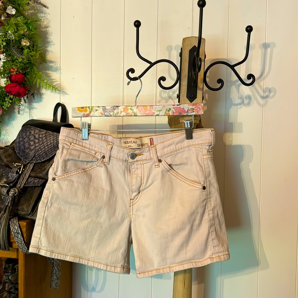 Levi’s Nouveau 515 Shorts